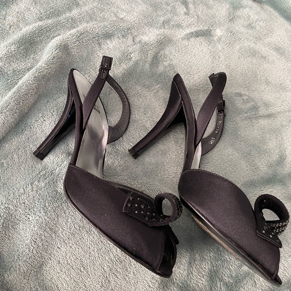 EUC Stuart Weitzman Slingback Open toe Heels. Black. Size 6.5. Beautiful shoes. - Picture 2 of 6